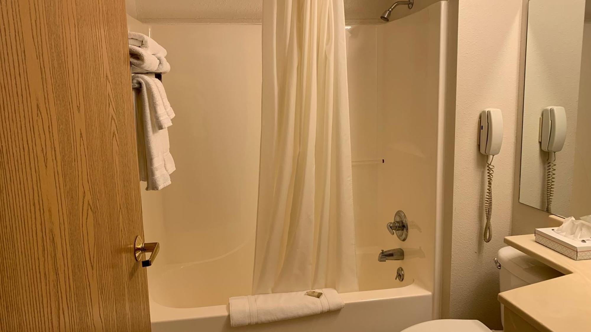 Fairbridge Inn And Suites - Miles City Room photo